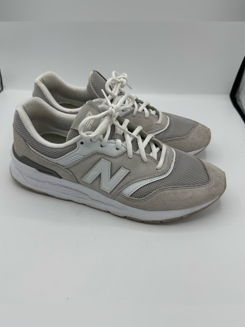 New Balance 997H Neutral Gray and White Sneakers Womens Size‎ 10 trendy chic